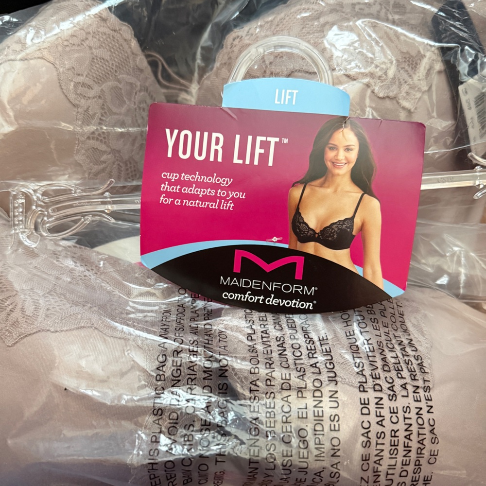 TWO (2) NWT Maidenform 40C Your Lift Push Up & In Underwire Bras DM1195